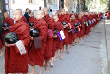 Mandalay – Heho – Nyaung Shwe (B/-/-)