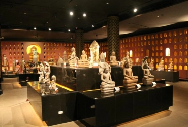 Siem Reap – Phnom Penh (B/-/-)