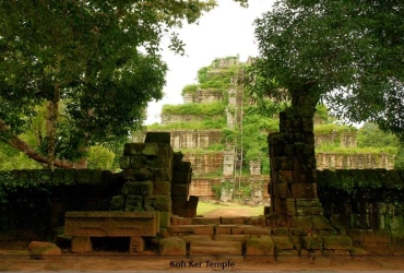 Beng Melea - Koh Ker - Siem Reap (à vélo : 65km) (B/L/D)