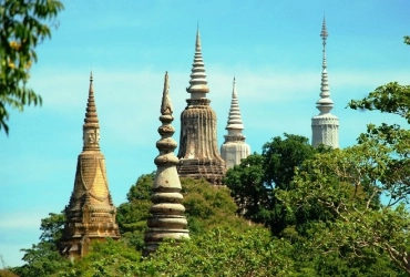 Kampong Chhnang - Phnom Penh (à vélo 90km) (B/L/-)