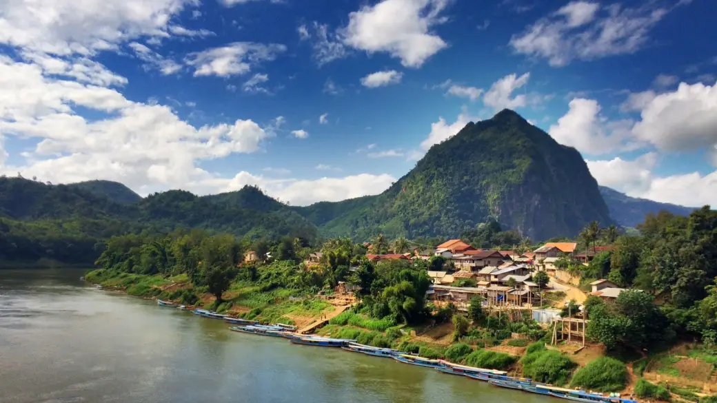 Suivre la rivière Nam Ou vers Nong Khaiw