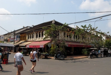Sihanoukville - Siem Reap (B/-/-)