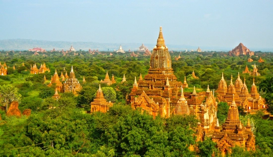 Couleur de la Birmanie et extension balnéaire