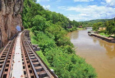 Bangkok – Damnoen Saduak – Kanchanaburi (B, L)