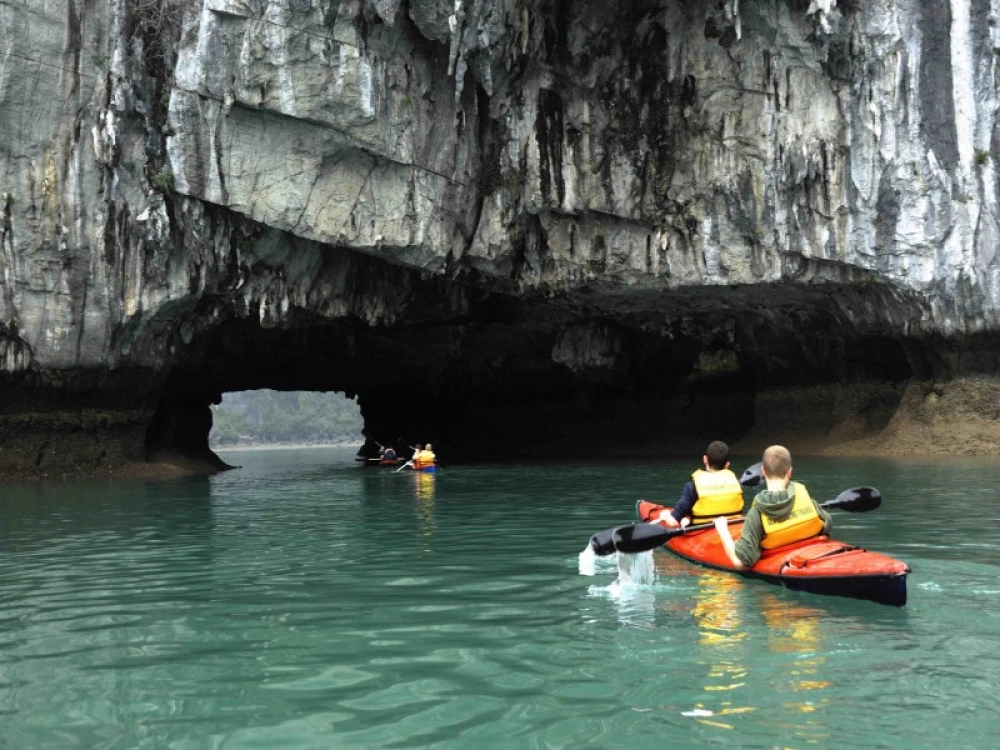Hanoi – Baie d’Halong (L, D)