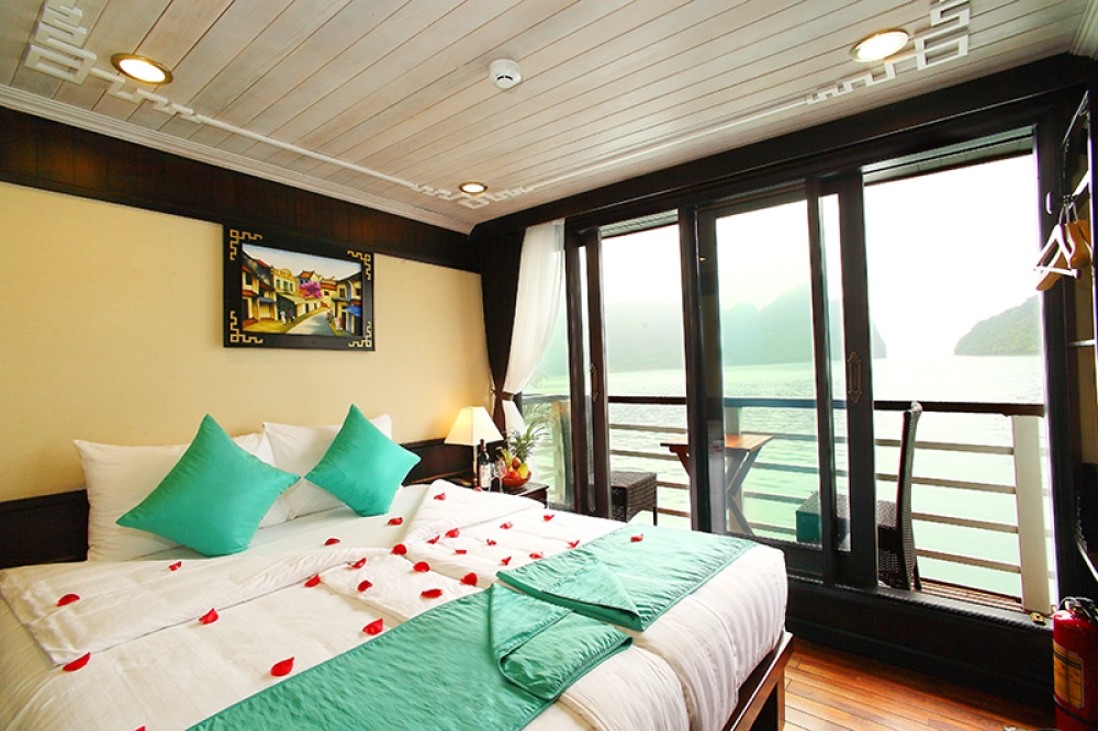 Hanoi – Baie de Bai Tu Long – Ile de Cat Ba – Cong Do (L, D)