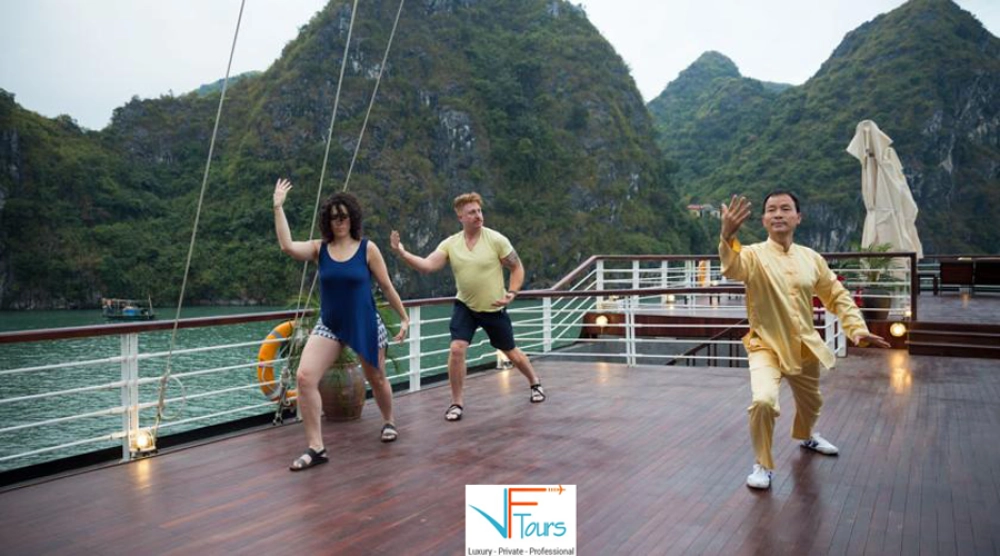 Hanoi - Hai Phong - Baie d'Halong - Bai de Lan Ha (L, D)