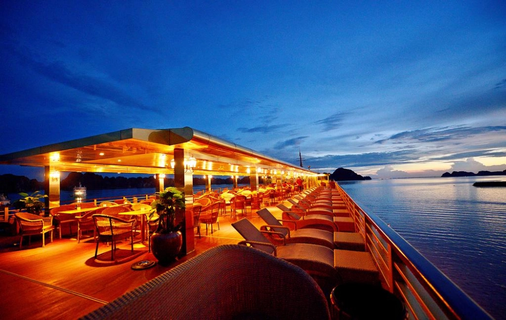  Hanoi – Baie d’Ha Long (L, D)