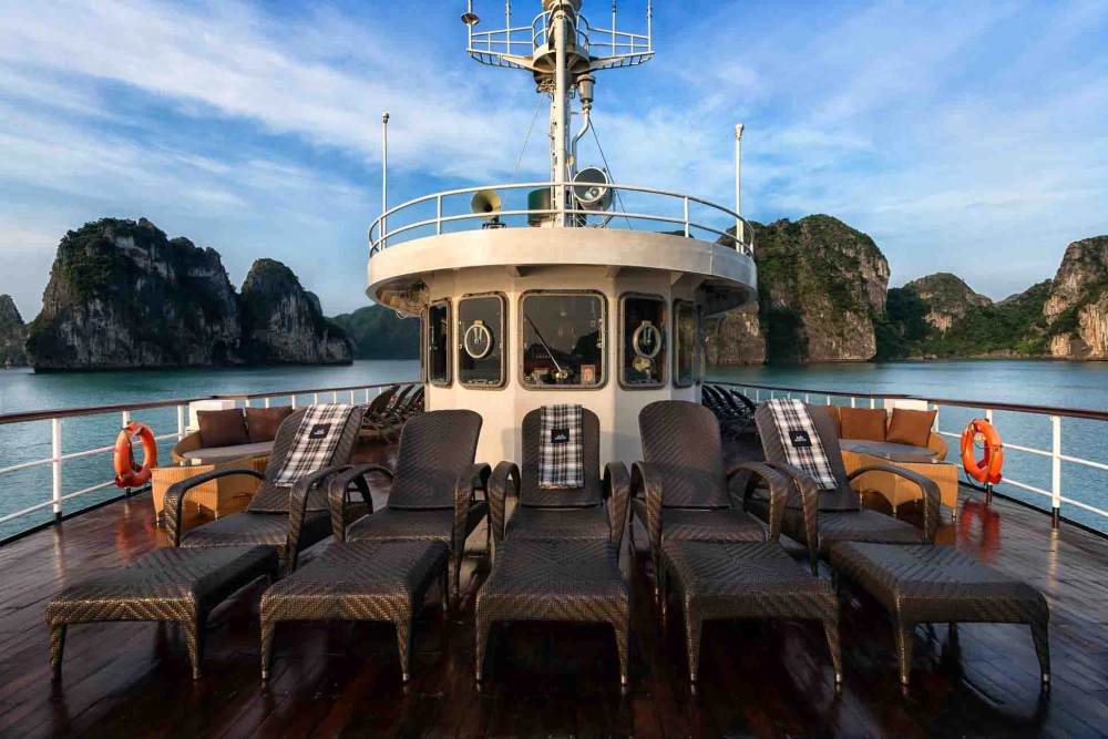 Hanoi - Baie d’Ha Long (L, D)