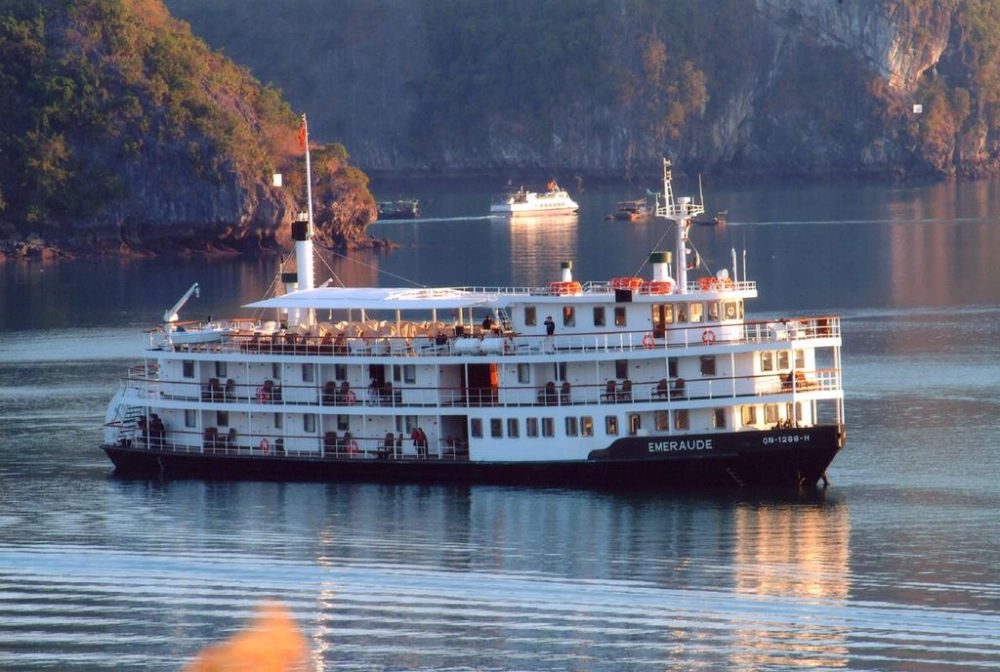  Hanoi – Baie d’Ha Long (L, D)