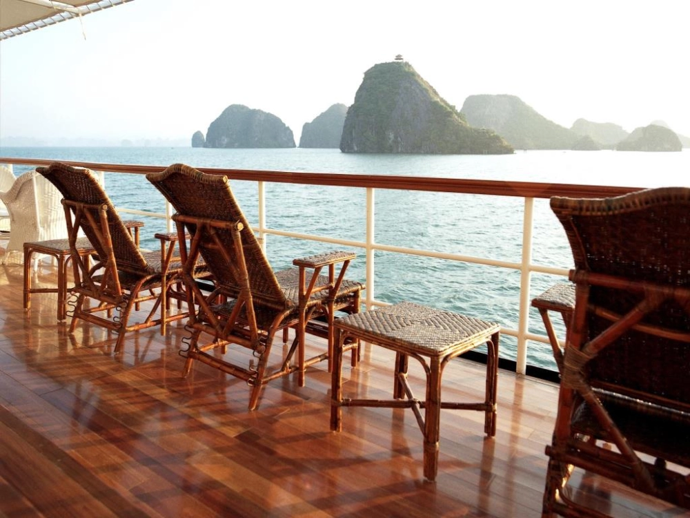 Baie d'Halong (B, L, D)