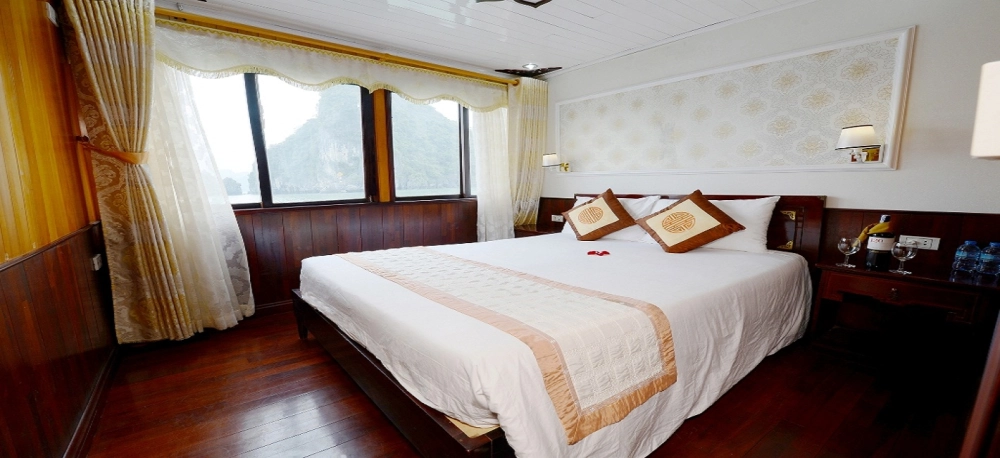  Baie d’Halong – Village de Viet Hai – Baie de Lan ha (B, L, D)