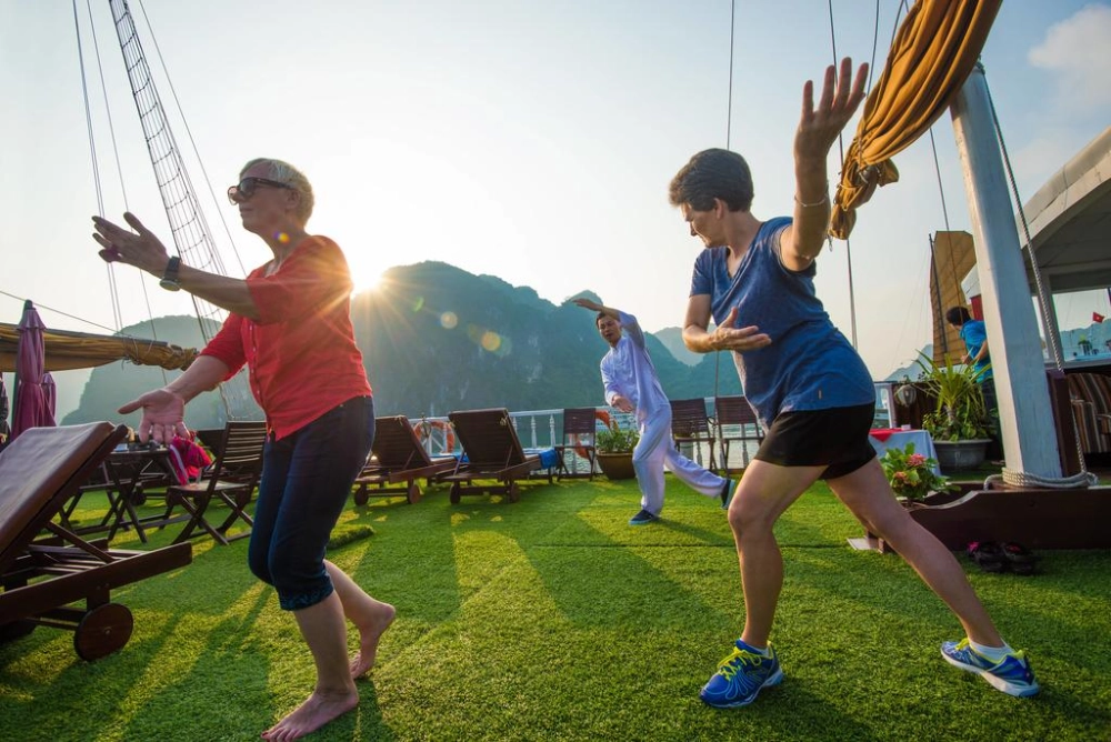 Hanoi -  Baie d’Ha Long (L,D)
