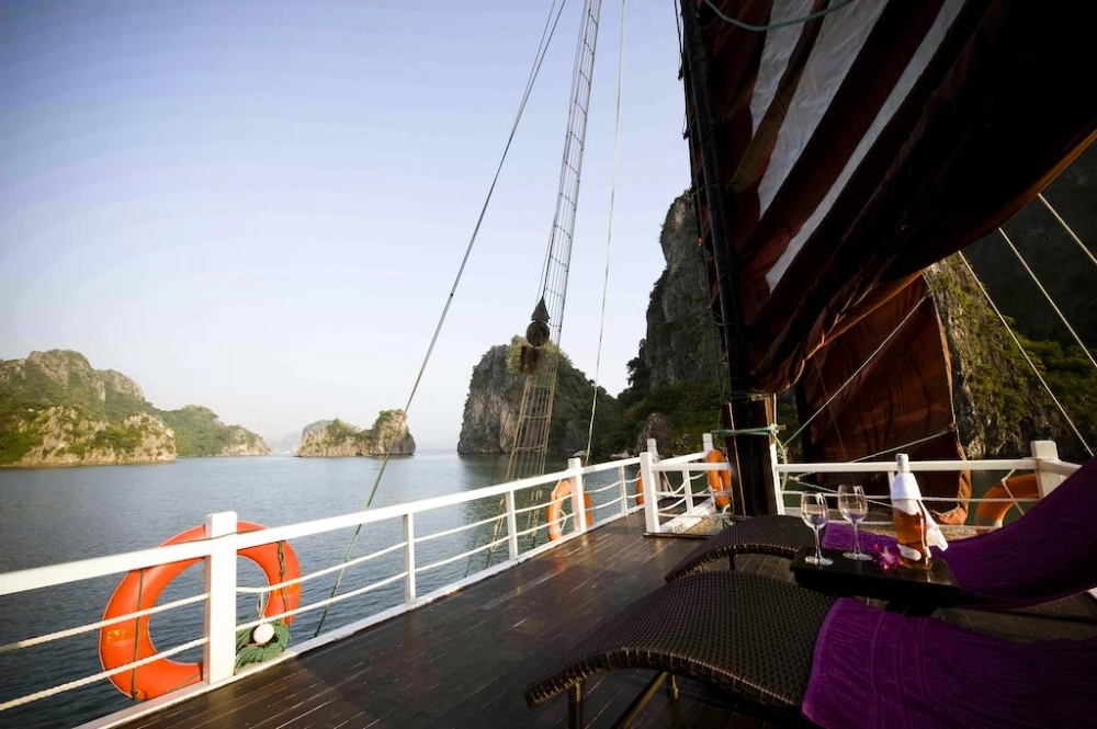 Baie d'Ha Long - Hanoi (Brunch)