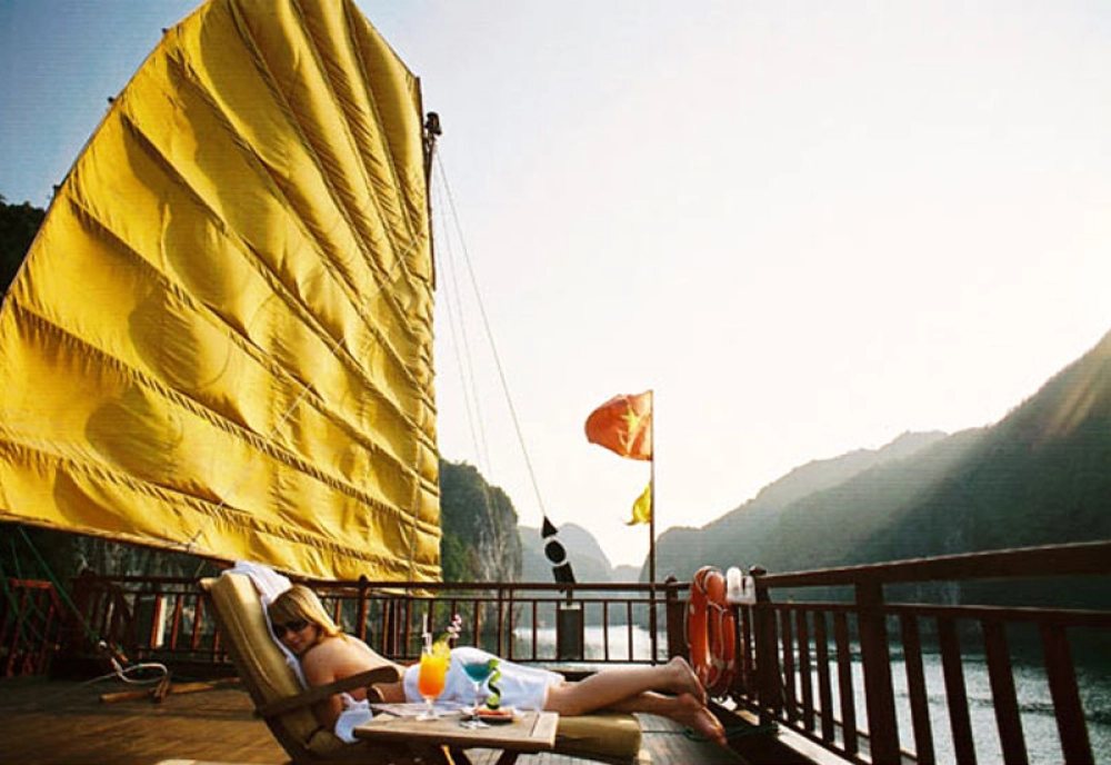 Baie d’Halong (B, L, D)