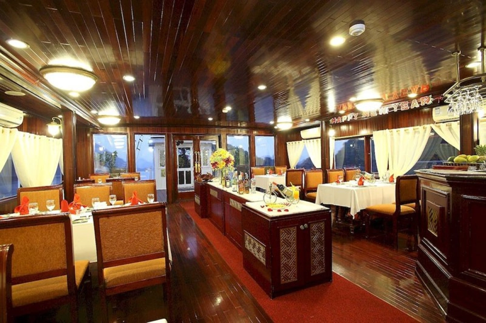 Hanoi – Baie d’Ha Long (L, D)