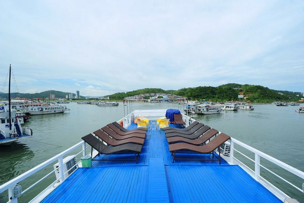 Hanoi – Baie d’Ha Long – Baie de Bai Tu Long (L, D)