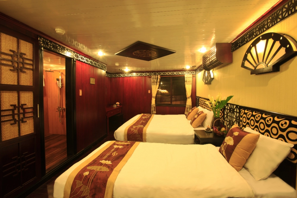 Hanoi – Baie d’Ha Long (L, D)