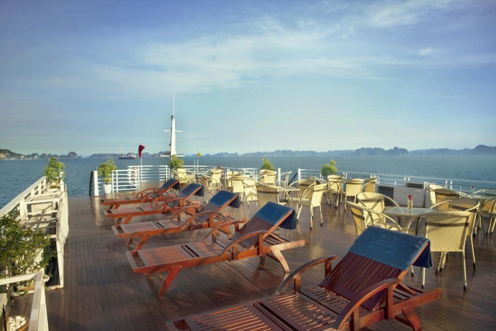 Hanoi – Baie d’Ha Long (L, D)
