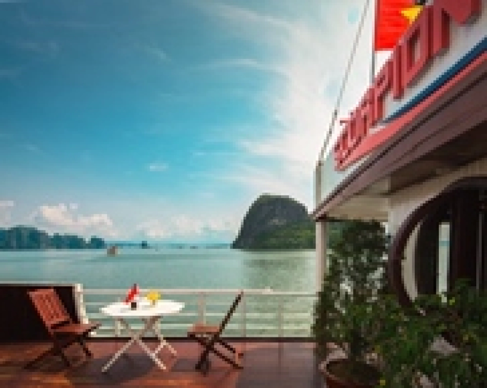 Baie d’Halong – Village flottant Van Gia – Village de perle (B, L, D) 