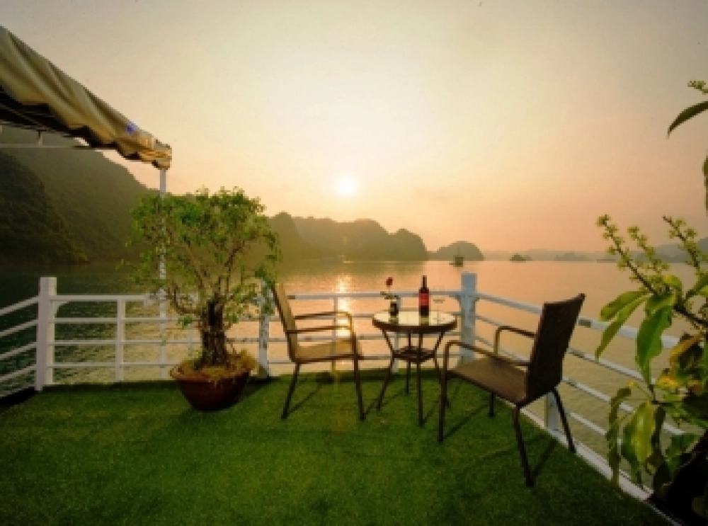 Grotte de Sung Sot – Baie d’Halong – Hanoi (B, L)