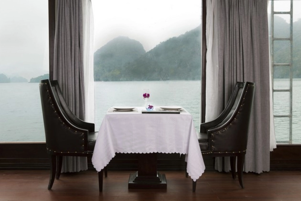 Hanoi - Hai Phong - Baie d'Ha Long – Baie De Lan Ha (L / D)