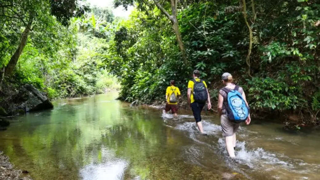 Dong Hoi - Pont de Hien Luong - Tunnel Vinh Moc - Hue