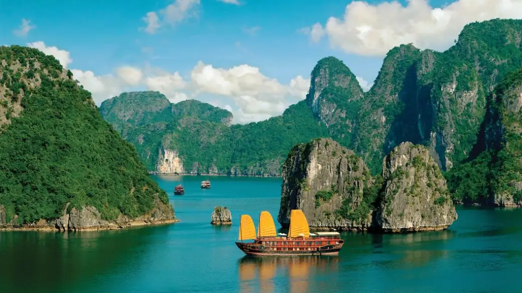 Hanoi - Croisière à la baie d'Halong Excursion collective avec guide anglophone