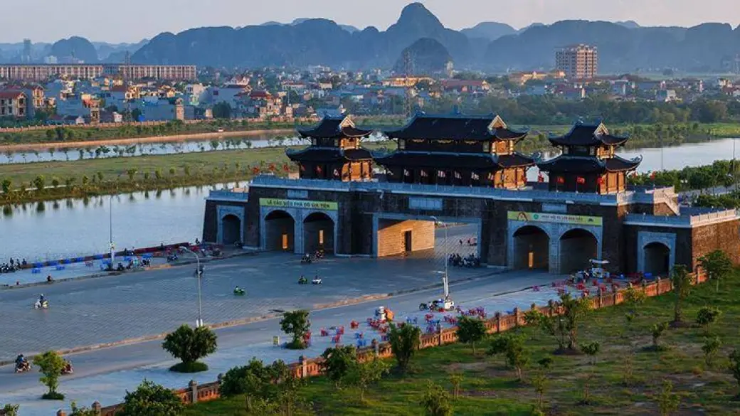 Ninh Binh - Tam Coc - Hoa Lu - Ha Noi - Vol pour Hue