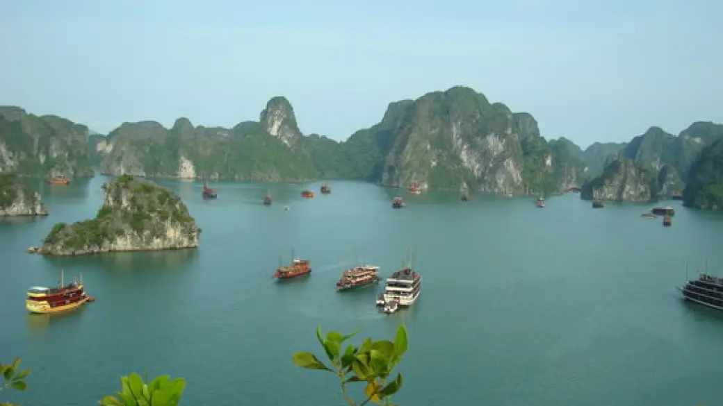 Baie d’Halong – Ninh Binh Excursion collectif avec guide anglophone