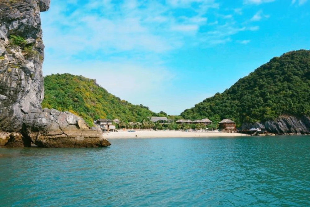 Cat Ba - Hanoi (B, L)