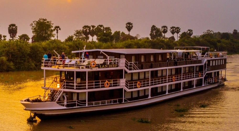 Kampong Tralach - Kampong Cham (B, L, D)