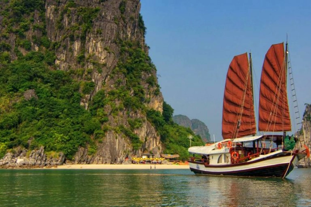 Cap La – Hai Quan – Vung Vieng – Grotte de Thien Canh Son (B, L, D)