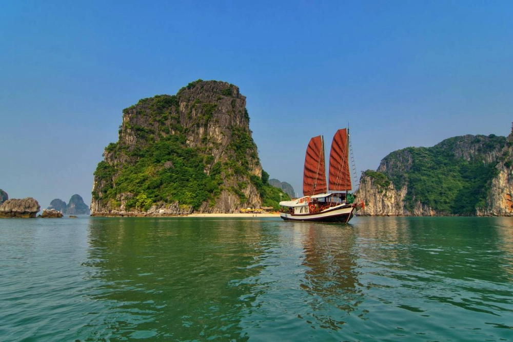  Cong Do – Port d’Hon Gai (B, L)