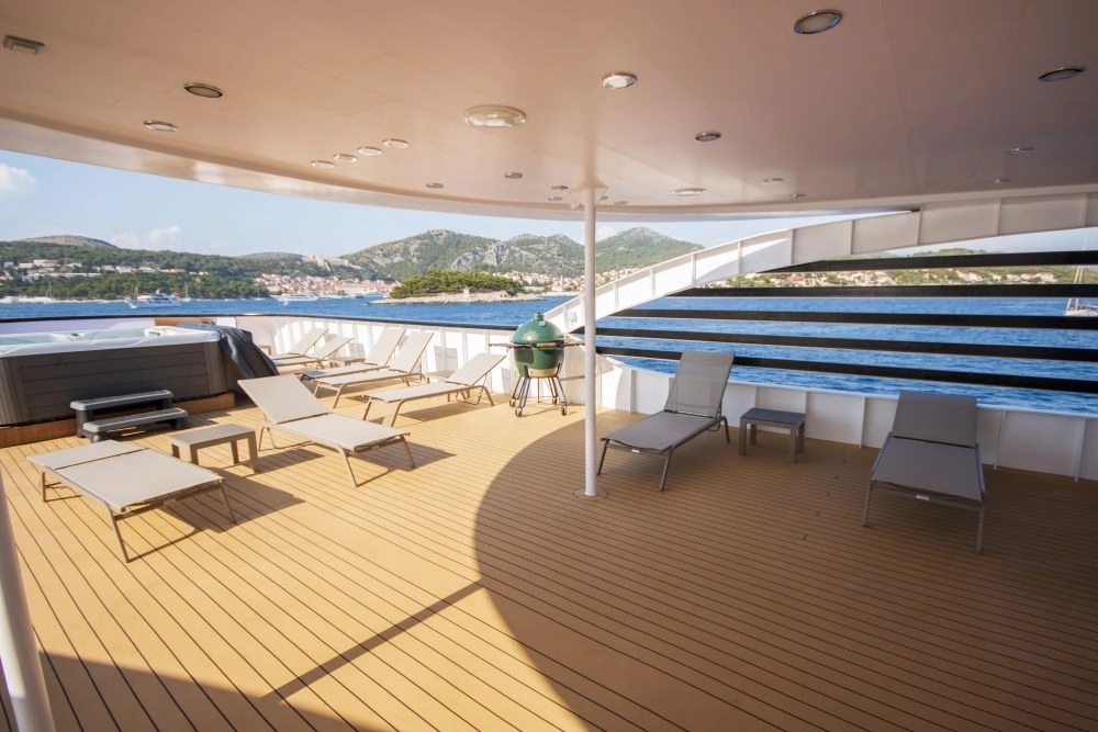  HVAR - BOL (B,L,CD)