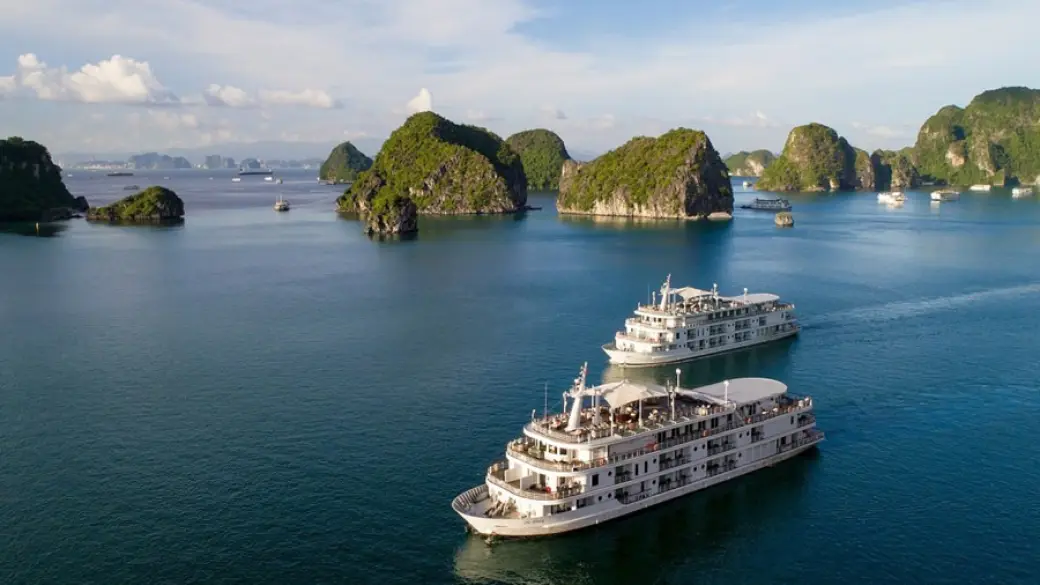 Ninh Binh - Croisière à la baie d'Halong Excursion collective avec guide anglophone
