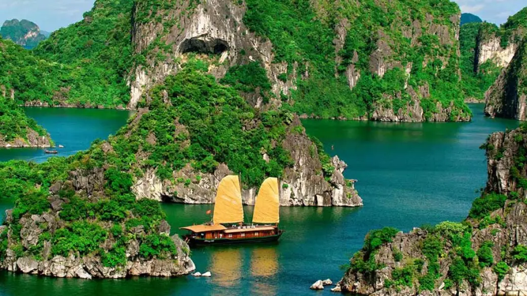 Ninh Binh – Croisière dans la baie d’Halong Guide anglophone à bord