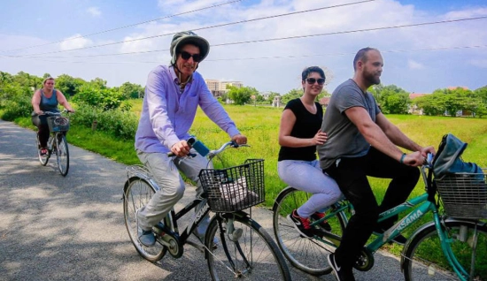 Itinéraire de vélo à Hué une journée : Visite du village de Thuy Bieu