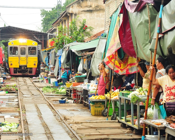 Marché ferroviaire de Maeklong