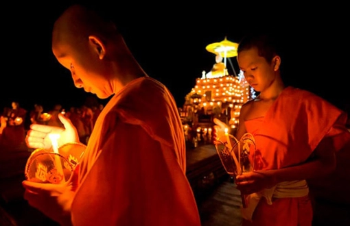 Festival de Visakha Bucha à Chiang Mai : Importante célébration bouddhiste en Thaïlande