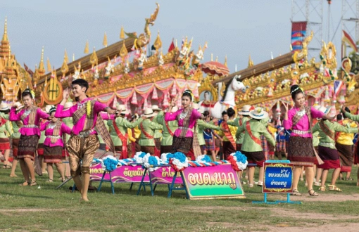 Bun Bang Fai au Laos : traditions, fusées et gastronomie à ne pas manquer