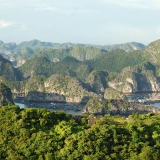 Croisière d’exception Ha Long – Lan Ha – Cat Ba 4 jours : Entre baies émeraude et jungle tropicale