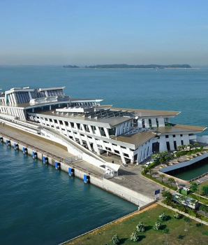 Croisière prestige en Asie pendant 4 jours : Singapour & Malaisie à bord d’un palace flottant
