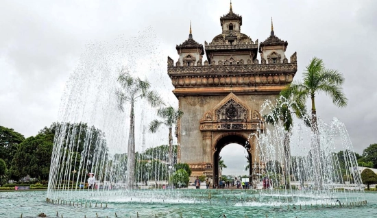 Circuit Laos 5 jours: Vientiane, Vang Vieng et trésors de l'UNESCO