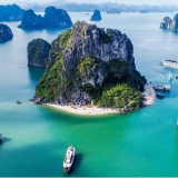 Circuit au nord du Vietnam 4 jours 3 nuits à Hanoï - Halong - Ninh Binh: croisière de charme & paysages mystiques