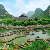 Circuit au nord du Vietnam 4 jours 3 nuits à Hanoï - Halong - Ninh Binh: croisière de charme & paysages mystiques