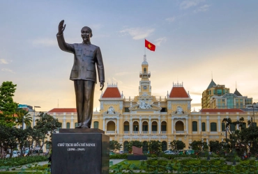 Départure de Ho Chi Minh Ville (B/-/-)