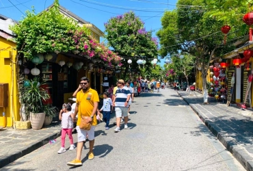 Hué – Visite pédestre de Hoi An (B/-/-)