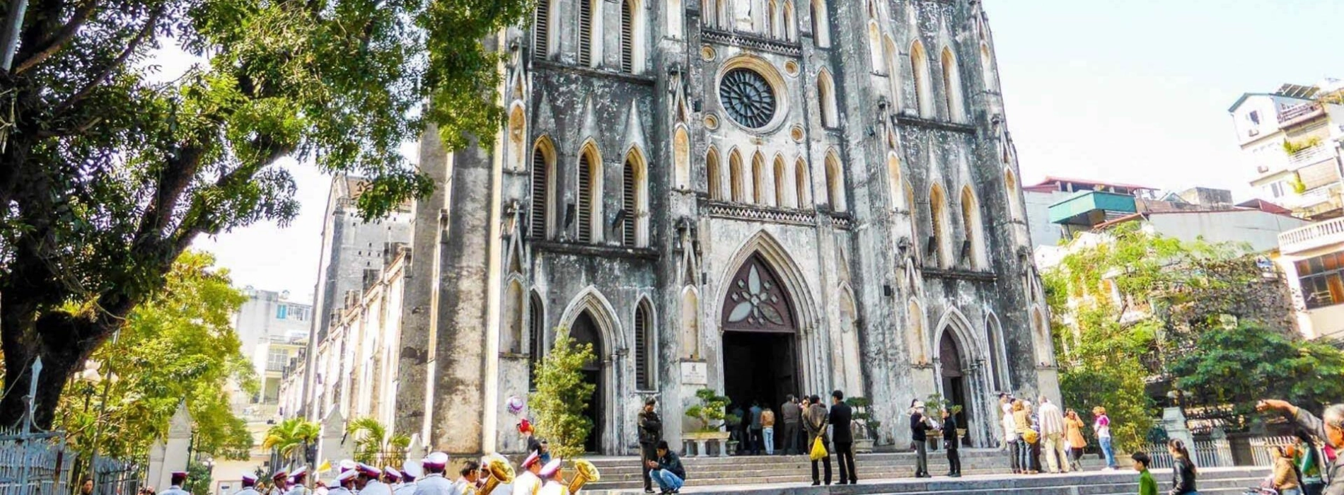 Comment assister à une messe à la Cathédrale Saint-Joseph à Hanoi à Noël pour voyageurs francophones