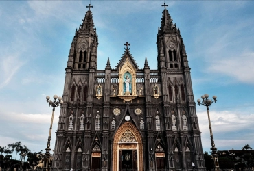 Jour 1 : Hanoï – Marionnettes sur l’eau de Hong Quang – Village de cuivres de Pham Phao – Ecohost (Déjeuner/Dîner)